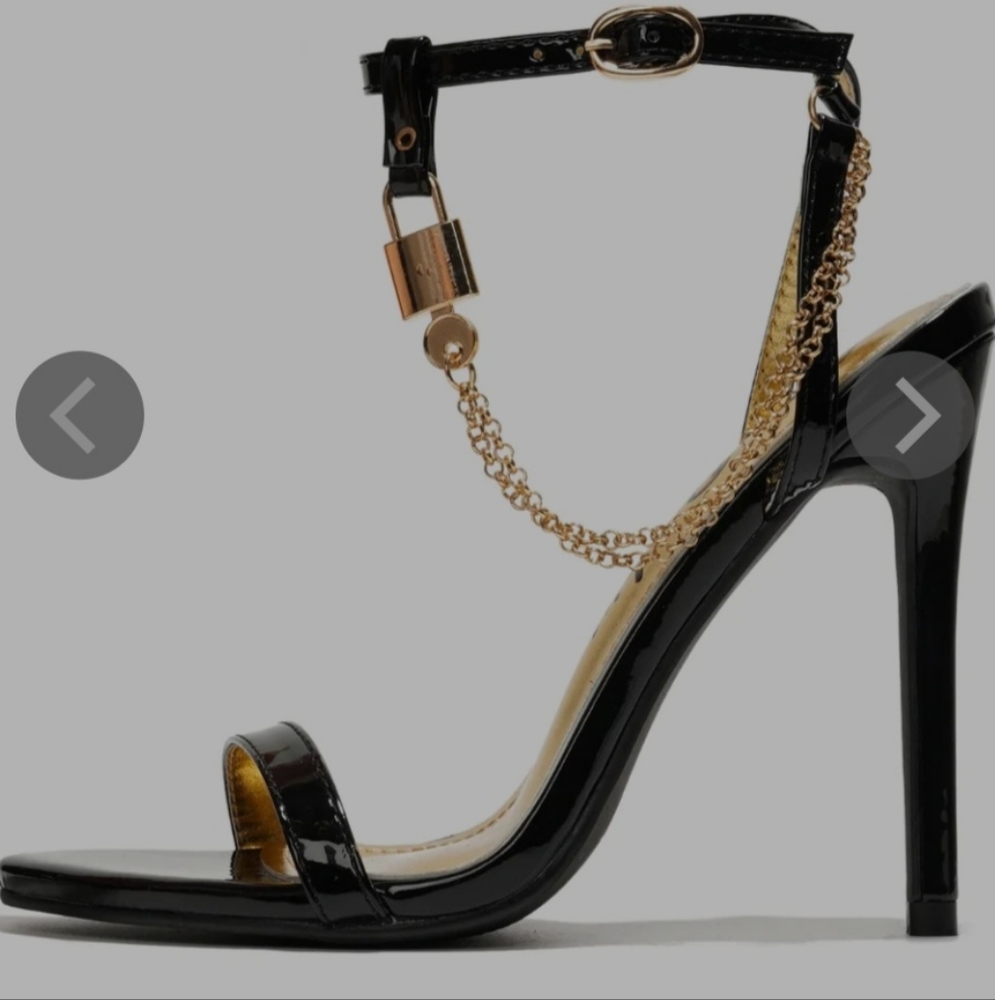 🖤Elegant Black Stiletto Heels with Gold Chain. Size~7.5